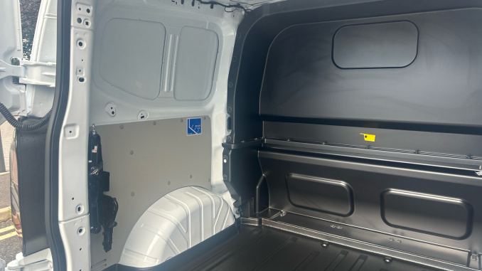 Ford Transit Custom 320 L1 Diesel Fwd 2.0 EcoBlue 136ps H1 Double Cab Van Limited - Image 14
